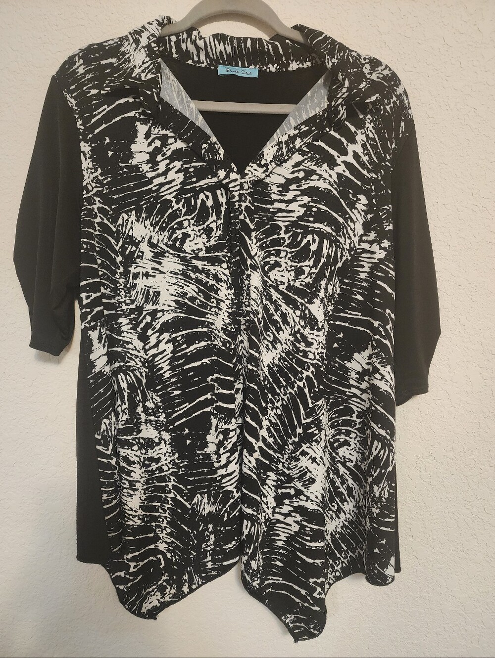 Double Click Black & White Abstract V-Neck Tunic